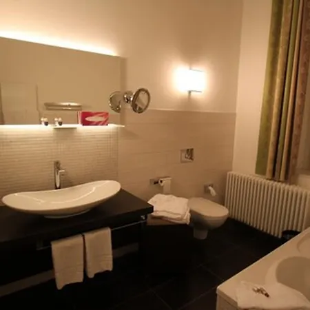 Schloss 3*